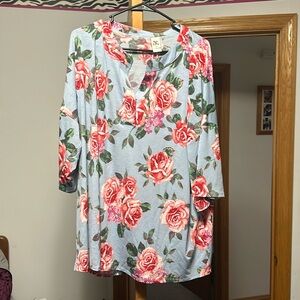 Quarter sleeve flower top size 2x